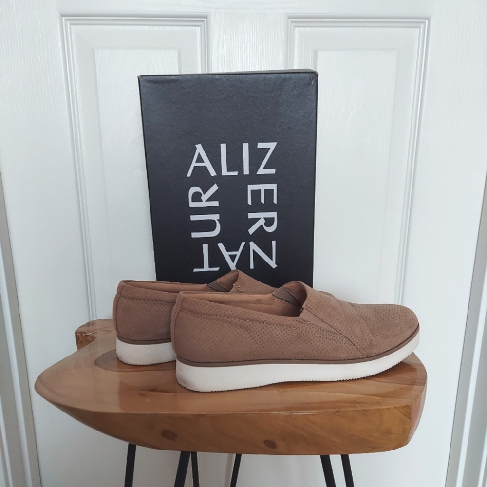 Naturalizer woman's Tan Slip-On Shoes